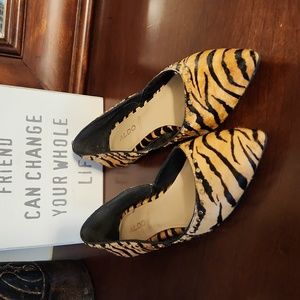 Aldo- Tiger print flats with grommet detail. Size 6